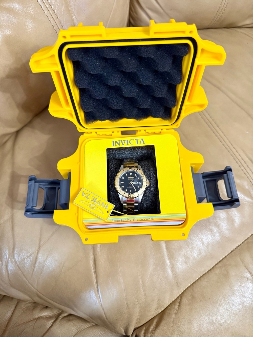 Invicta Pro Diver Abbysor 29948 Two-Tone Men’s Watch NWT w/ Case and Plastic